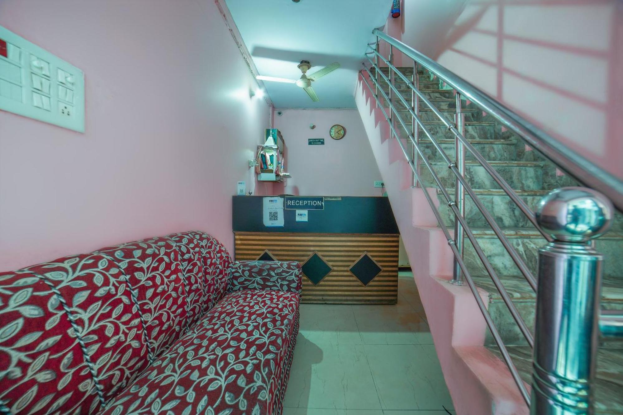 Spot On Komfort Guest House Rudrapur Ngoại thất bức ảnh