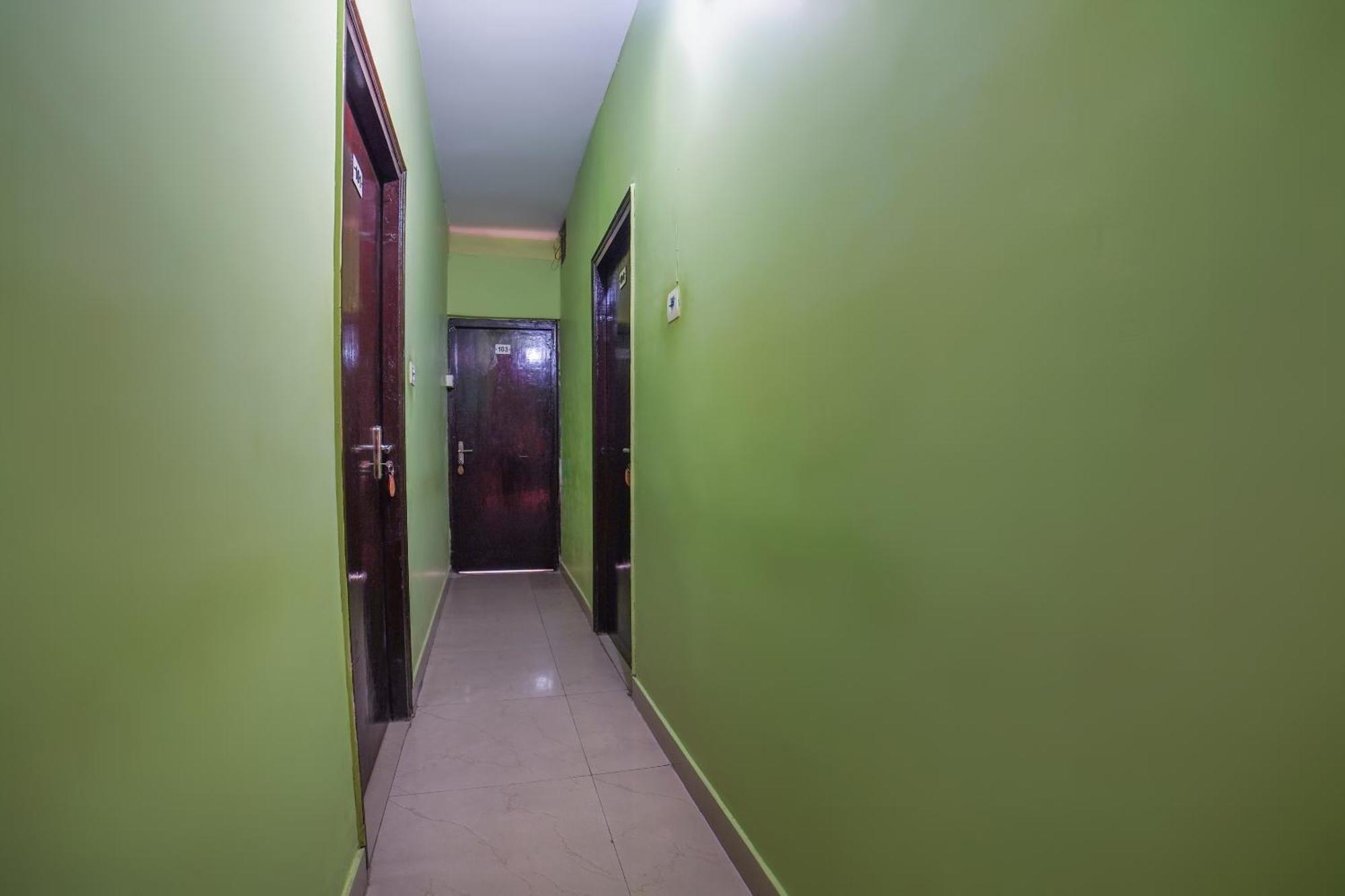 Spot On Komfort Guest House Rudrapur Ngoại thất bức ảnh