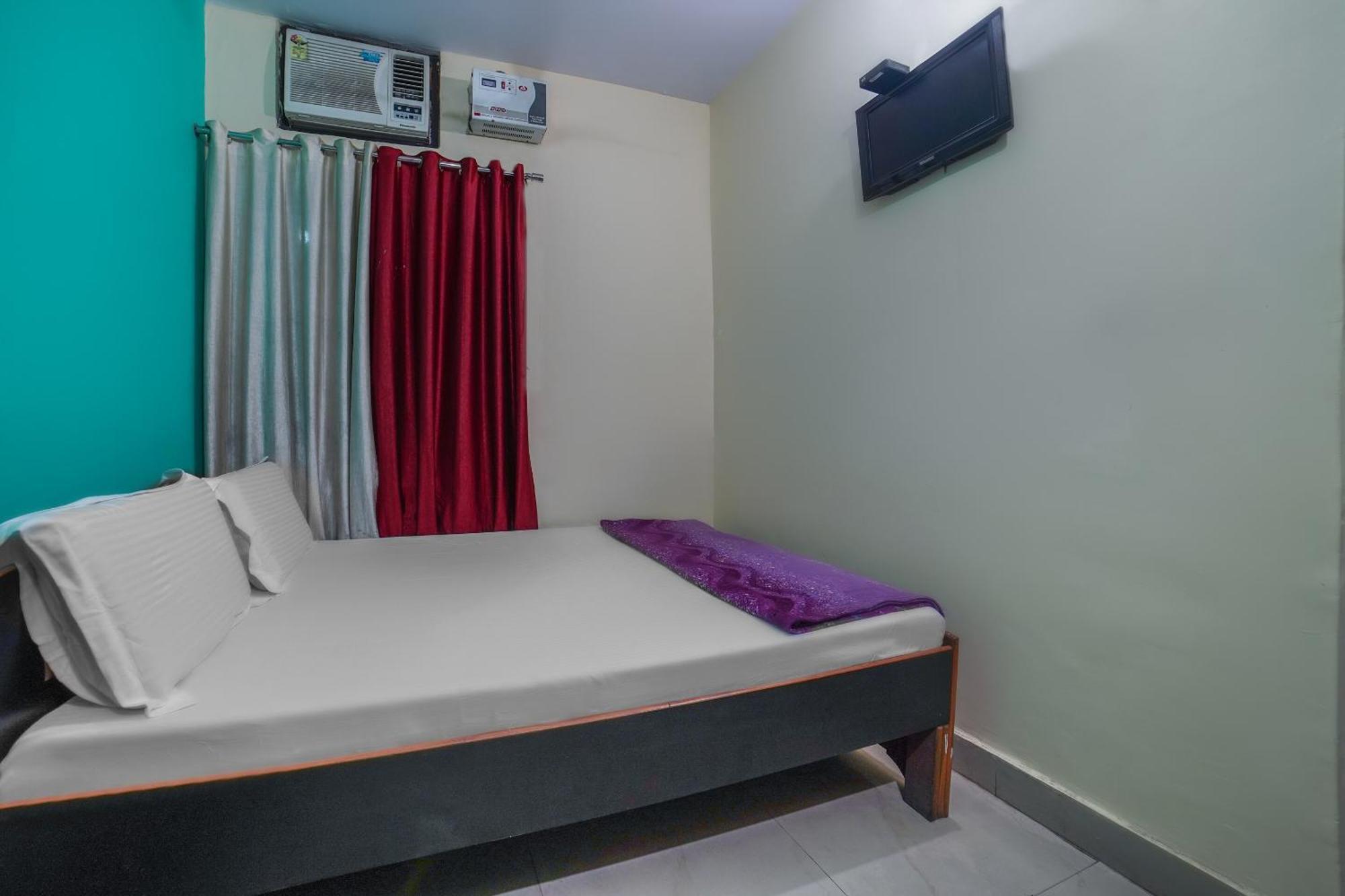Spot On Komfort Guest House Rudrapur Ngoại thất bức ảnh