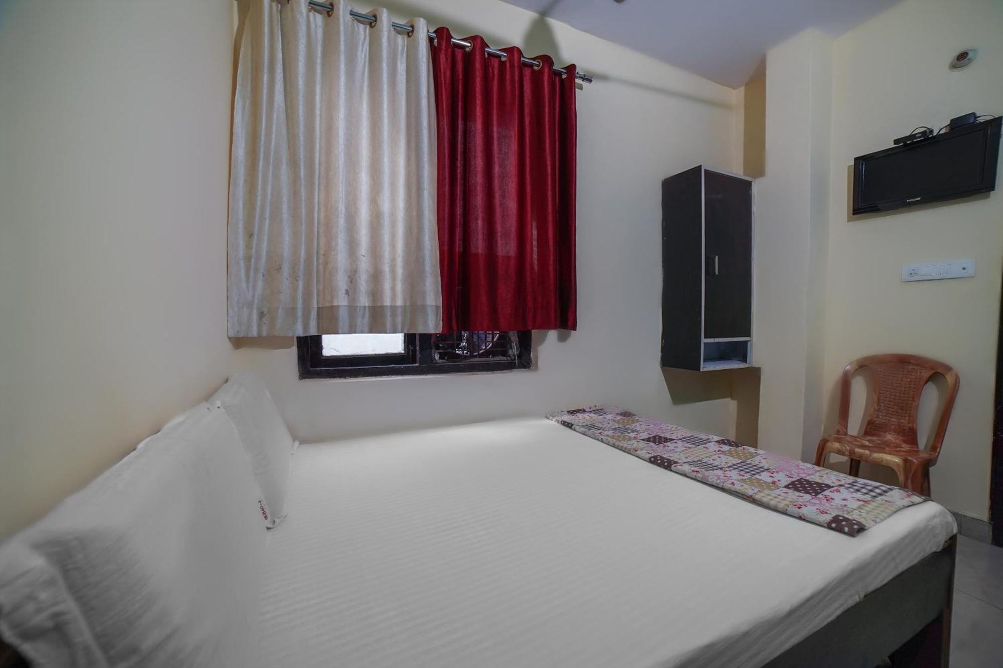 Spot On Komfort Guest House Rudrapur Ngoại thất bức ảnh