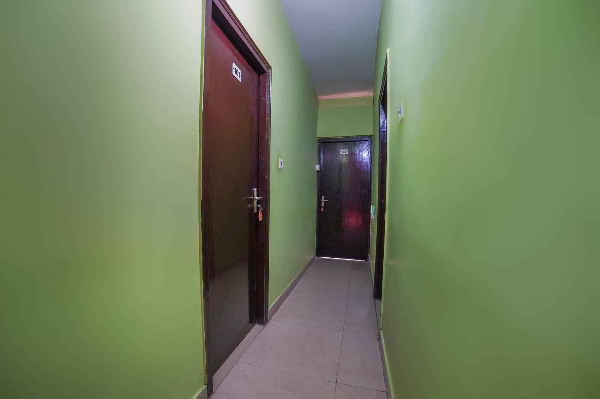 Spot On Komfort Guest House Rudrapur Ngoại thất bức ảnh