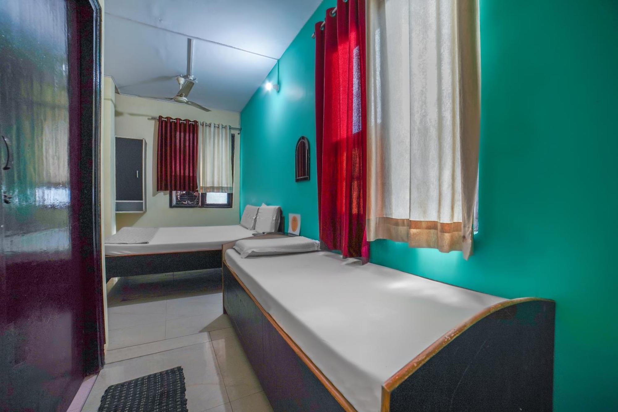 Spot On Komfort Guest House Rudrapur Ngoại thất bức ảnh